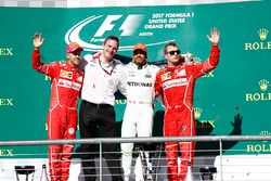 Race winner Lewis Hamilton, Mercedes AMG F1 celebrates on the podium alongside James Allison, Merced