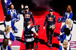 Daniil Kvyat, Scuderia Toro Rosso, Brendon Hartley, Scuderia Toro Rosso, at the drivers parade