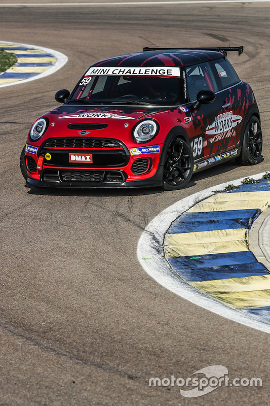 MINI John Cooper Works Challenge Lite