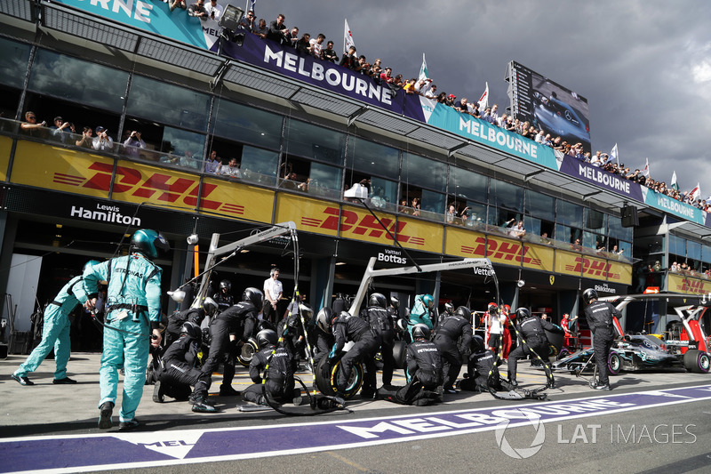 Lewis Hamilton, Mercedes AMG F1 W09, makes a pit stop