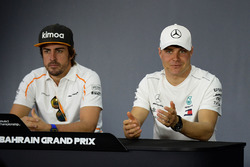 Fernando Alonso, McLaren and Valtteri Bottas, Mercedes-AMG F1 in the Press Conference