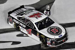 Kevin Harvick, Stewart-Haas Racing, Ford Fusion Jimmy John's celebra su victoria