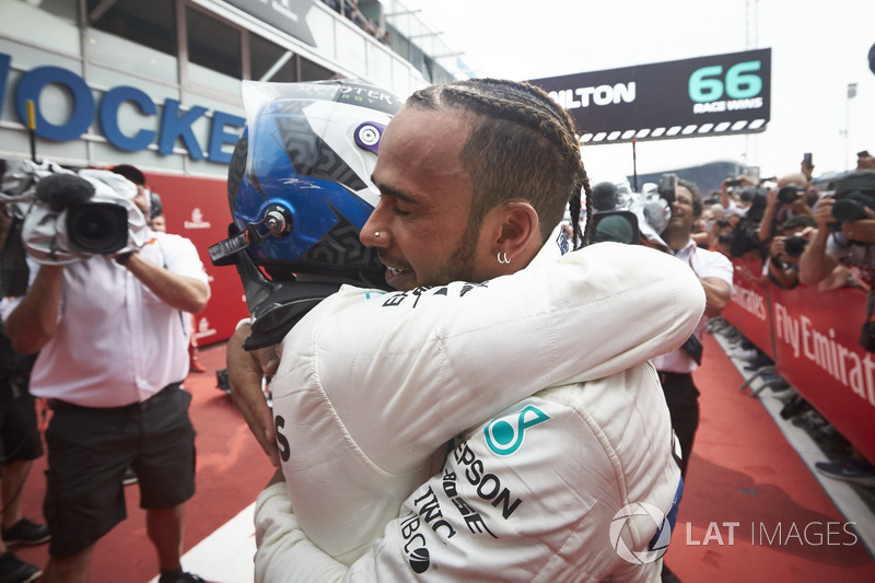 Valtteri Bottas, Mercedes AMG F1, y Lewis Hamilton, Mercedes AMG F1