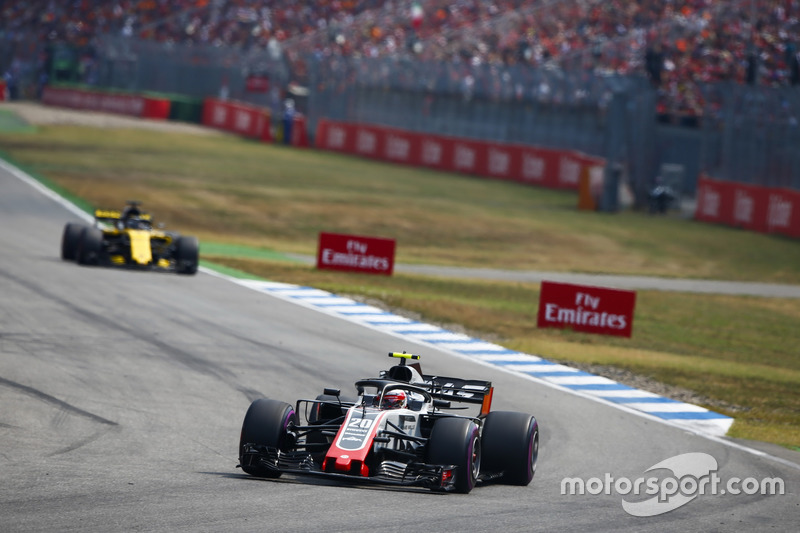 Kevin Magnussen, Haas F1 Team VF-18, Nico Hulkenberg, Renault Sport F1 Team R.S. 18
