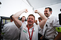 Allan McNish, Team Principal, Audi Sport Abt Schaeffler, fête le titre constructeurs