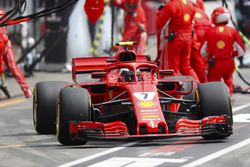 Kimi Raikkonen, Ferrari SF71H, pit stop