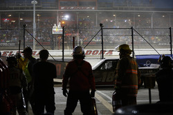 Noah Gragson, Kyle Busch Motorsports, Toyota Tundra Safelite AutoGlass pit stop