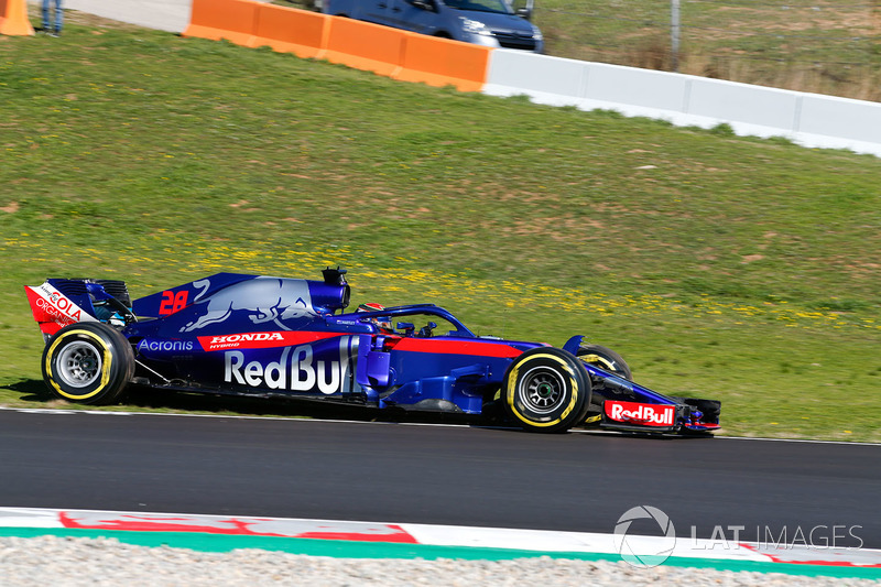 Brendon Hartley, Scuderia Toro Rosso STR13, sale de la pista