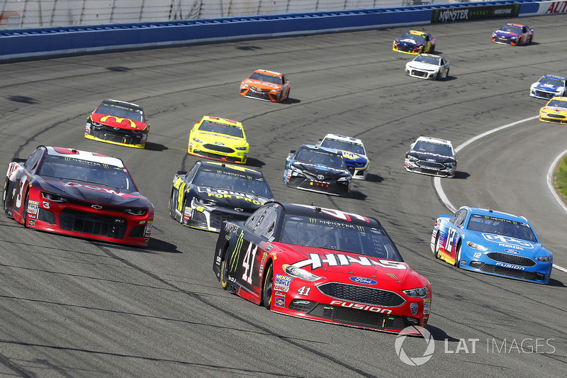 Kurt Busch, Stewart-Haas Racing, Ford Fusion Haas Automation/Monster Energy, Ryan Blaney, Team Penske, Ford Fusion PPG and Austin Dillon, Richard Childress Racing, Chevrolet Camaro Dow Coatings