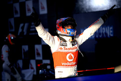Yarış galibi Jenson Button, McLaren