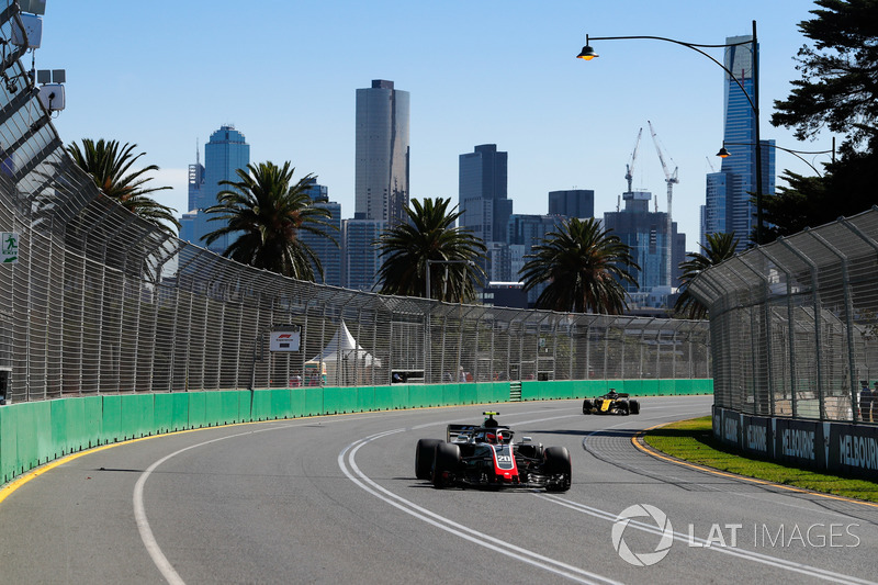 Kevin Magnussen, Haas F1 Team VF-18 Ferrari, Nico Hulkenberg, Renault Sport F1 Team R.S. 18