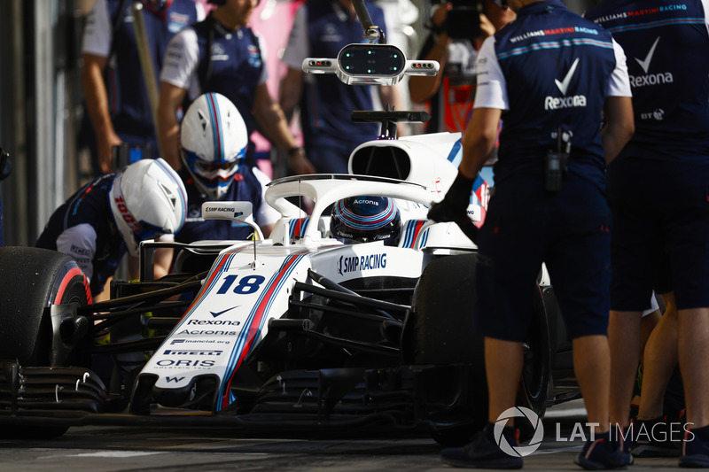 Lance Stroll, Williams FW41 Mercedes, viene riportato nel garage