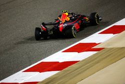 Max Verstappen, Red Bull Racing RB14 Tag Heuer, limps to the pits with a puncture