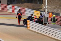 Max Verstappen, Red Bull Racing RB14 Tag Heuer, retires from the race