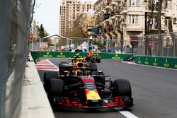 Max Verstappen, Red Bull Racing RB14 Tag Heuer, Carlos Sainz Jr., Renault Sport F1 Team R.S. 18, and Daniel Ricciardo, Red Bull Racing RB14 Tag Heuer