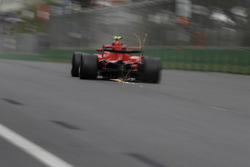 Kimi Raikkonen, Ferrari SF71H saca chispas