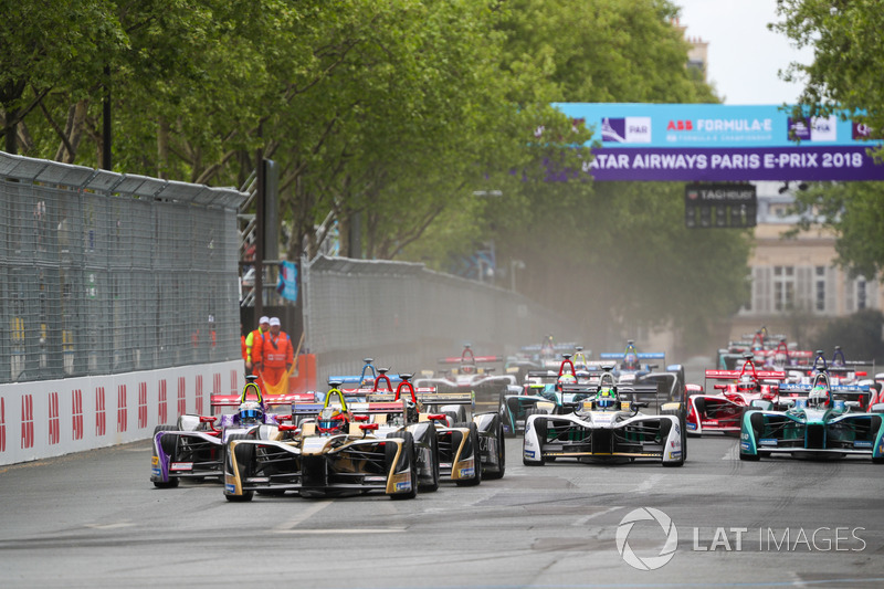 Start of race with Jean-Eric Vergne, Techeetah, leading Sam Bird, DS Virgin Racing, Andre Lotterer, Techeetah, Maro Engel, Venturi Formula E Team