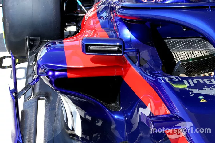 Retrovisor del Toro Rosso STR13