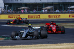 Valtteri Bottas, Mercedes AMG F1 W09, leads Sebastian Vettel, Ferrari SF71H