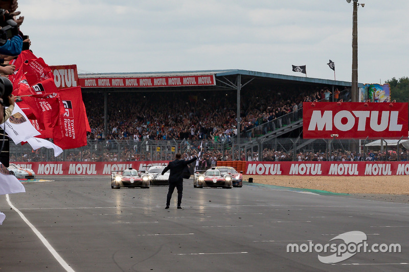 La #8 Toyota Gazoo Racing Toyota TS050: Sébastien Buemi, Kazuki Nakajima, Fernando Alonso, conquista la vittoria