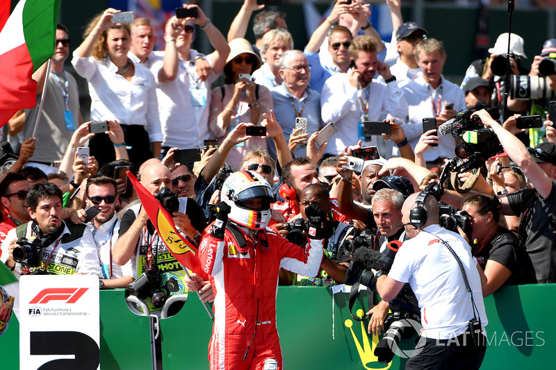 Sebastian Vettel, Ferrari, festeggia nel parco chiuso