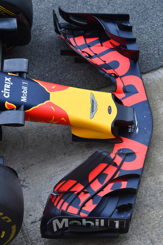 Носовой обтекатель и переднее антикрыло Red Bull Racing RB14