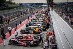 Cars in pitlane