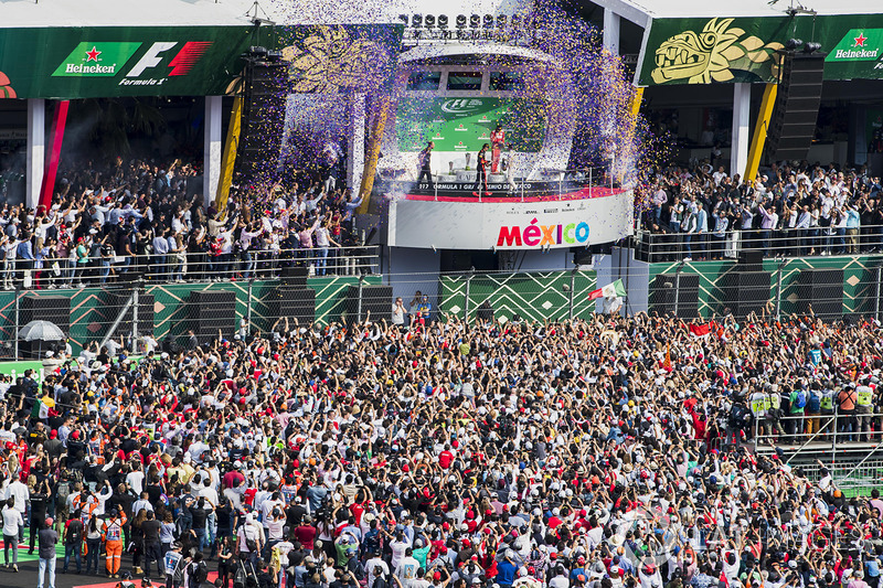 Podium: ganador, Max Verstappen, Red Bull Racing, segundo, Valtteri Bottas, Mercedes AMG F1, tercero, Kimi Raikkonen, Ferrari