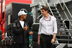 Lewis Hamilton, Mercedes-AMG F1 e Toto Wolff, Direttore del Motorsport, Mercedes AMG F1