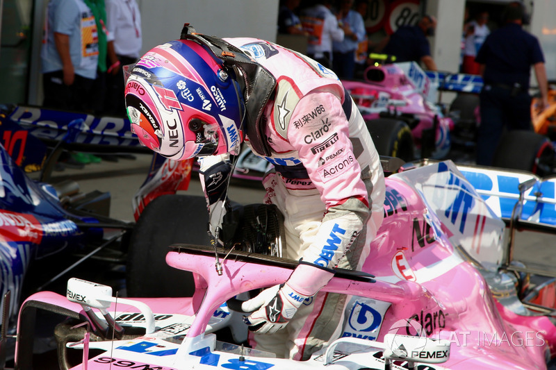 Sergio Perez, Force India VJM11 dans le parc fermé