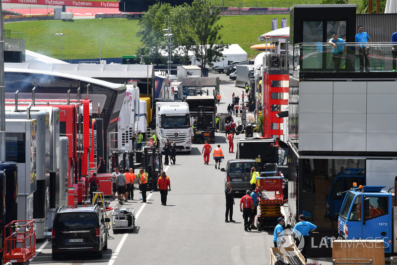 Suasana paddock