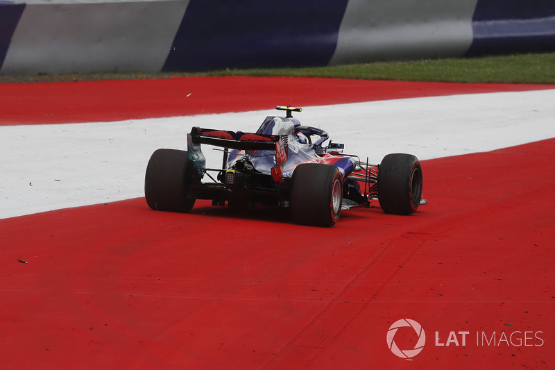 Pierre Gasly, Scuderia Toro Rosso STR13, va largo