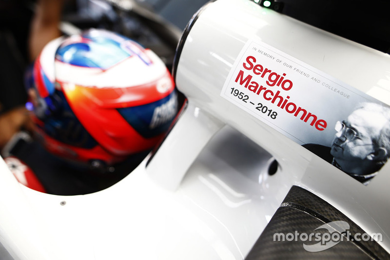 Посвящение Серджио Маркионне на автомобиле Haas F1 Team VF-18 Ромена Грожана