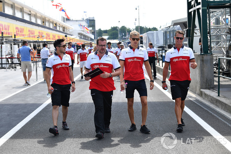 Marcus Ericsson, Sauber walks the track
