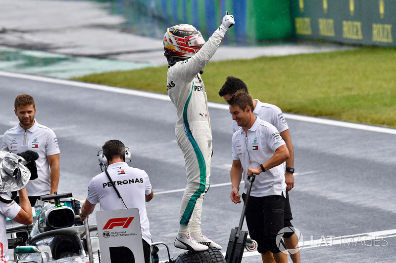Lewis Hamilton, Mercedes-AMG F1 W09 celebrates in parc ferme