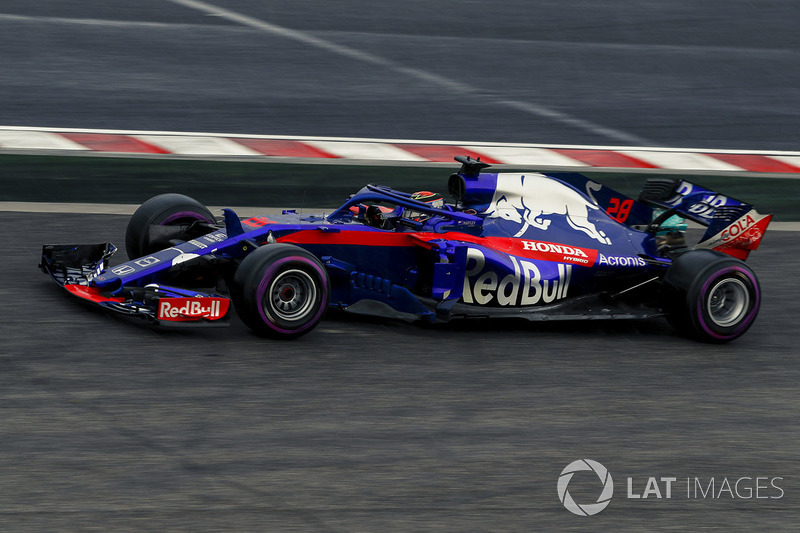Brendon Hartley, Scuderia Toro Rosso STR13 runs wide