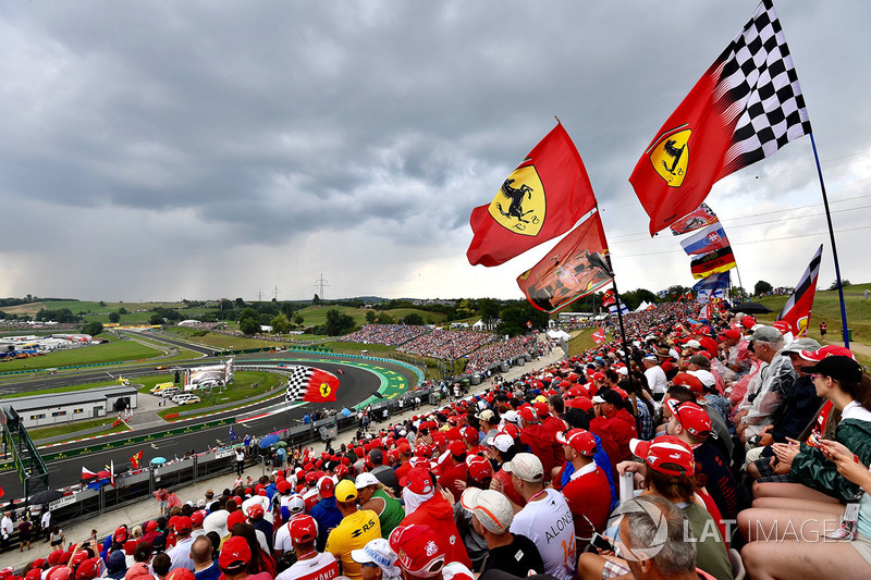 Sebastian Vettel, Ferrari SF71H and fans
