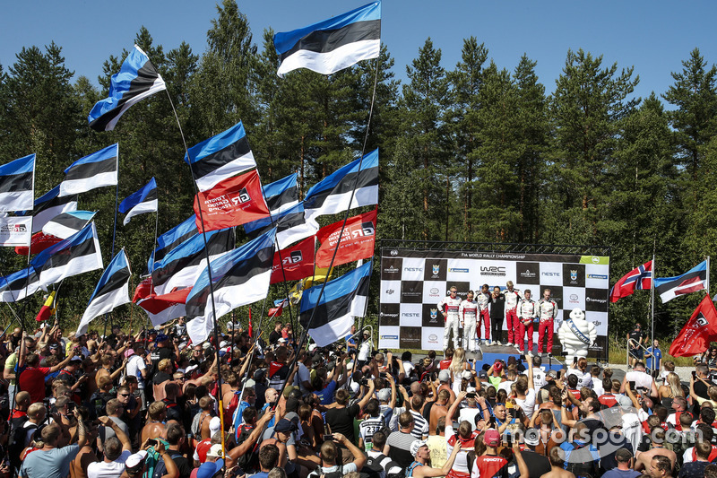 Podio: i vincitori della gara Ott Tanak, Martin Järveoja, Toyota Yaris WRC, Toyota Gazoo Racing, al secondo posto Mads Ostberg, Torstein Eriksen, Citroën C3 WRC, Citroën World Rally Team, al terzo posto Jari-Matti Latvala, Miikka Anttila, Toyota Yaris WRC, Toyota Gazoo Racing