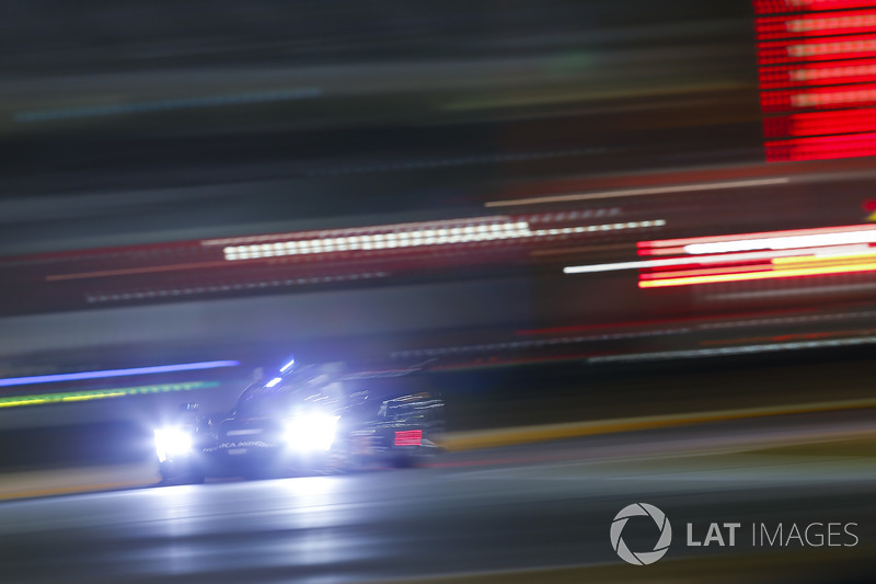 #10 Wayne Taylor Racing Cadillac DPi, P: Renger van der Zande, Jordan Taylor, Ryan Hunter-Reay