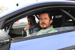 L'acteur Orlando Bloom avec Alejandro Agag, PDG Formule E, dans le Safety Car