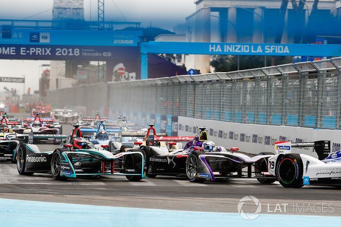 Felix Rosenqvist, Mahindra Racing, Sam Bird, DS Virgin Racing, Mitch Evans, Jaguar Racing, lead the ePrix