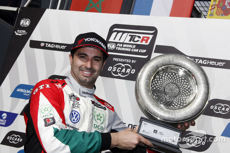 Podio: il secondo classificato Mehdi Bennani, Sébastien Loeb Racing Volkswagen Golf GTI TCR