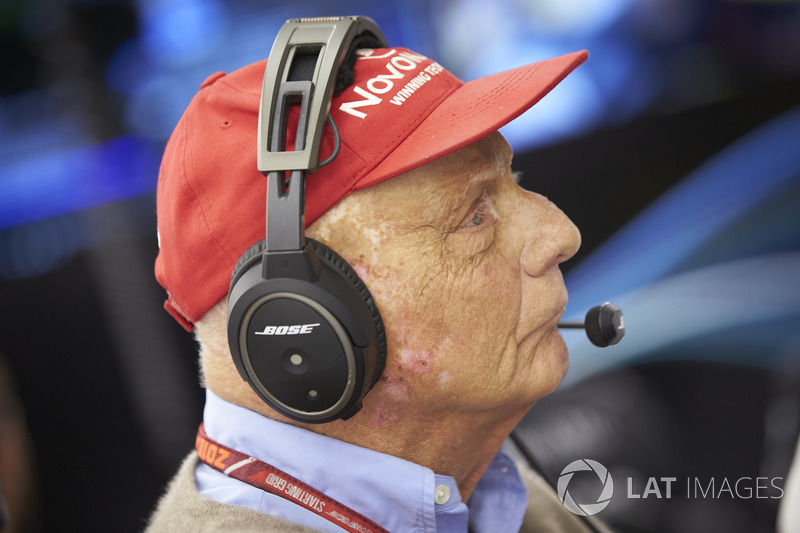 "Há mais tempo que eles poderiam dar a ele. É isso que quero dizer. Cinco segundos não são nada. Ele destruiu a corrida dele e de Bottas."