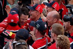 Champion Jamie Whincup, Triple Eight Race Engineering Holden