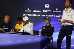 Marcus Ericsson, Sauber, Carlos Sainz Jr., Renault Sport F1 Team, Lewis Hamilton, Mercedes AMG F1, Brendon Hartley, Scuderia Toro Rosso and Matteo Bonciani, FIA Media Delegate in the Press Conference