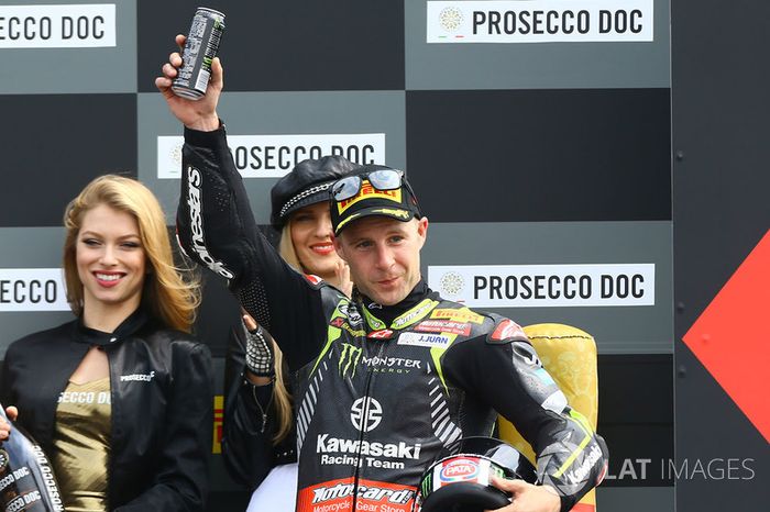 Podio: segundo lugar Jonathan Rea, Kawasaki Racing