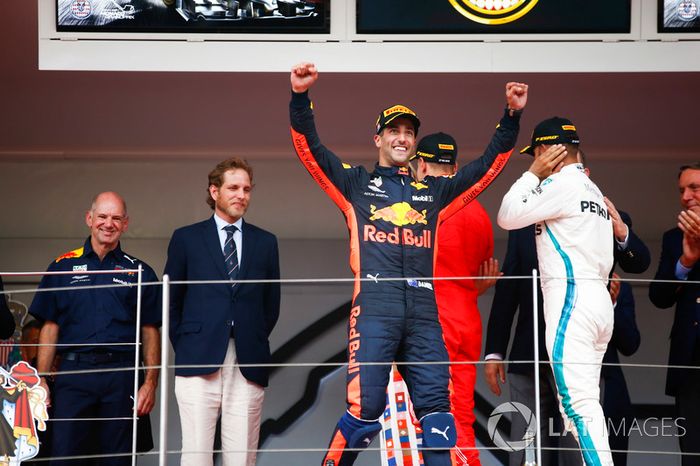 Daniel Ricciardo, Red Bull Racing, celebrates victory on the podium ahead of Adrian Newey, Chief Technical Officer, Red Bull Racing, Lewis Hamilton, Mercedes AMG F1 and Sebastian Vettel, Ferrari