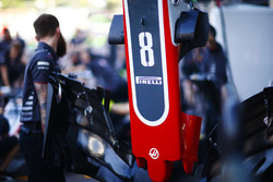 La nariz del coche de Romain Grosjean Haas F1 Team VF-18