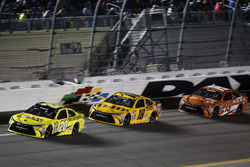 Matt Kenseth, Joe Gibbs Racing Toyota; Kyle Busch, Joe Gibbs Racing Toyota; Carl Edwards, Joe Gibbs Racing Toyota