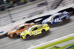 Carl Edwards, Joe Gibbs Racing Toyota, Matt Kenseth, Joe Gibbs Racing Toyota, Jimmie Johnson, Hendrick Motorsports Chevrolet